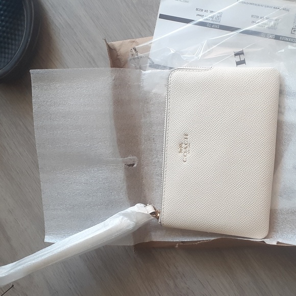 Coach Handbags - Coach wristlet